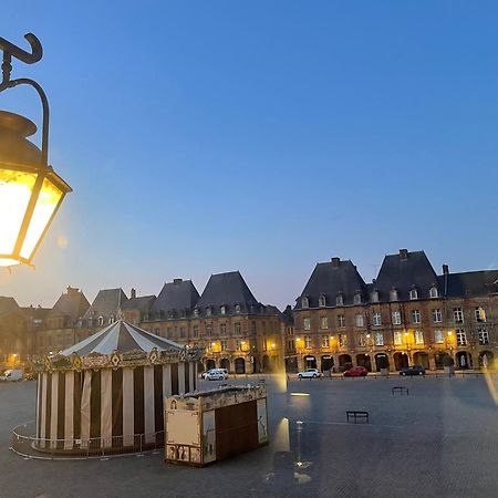 Suites Mana- Studio Art Ducal Avec Terrasse Sur L'Arriere De La Place Ducale Parking Inclus Charleville-Mézières Dış mekan fotoğraf