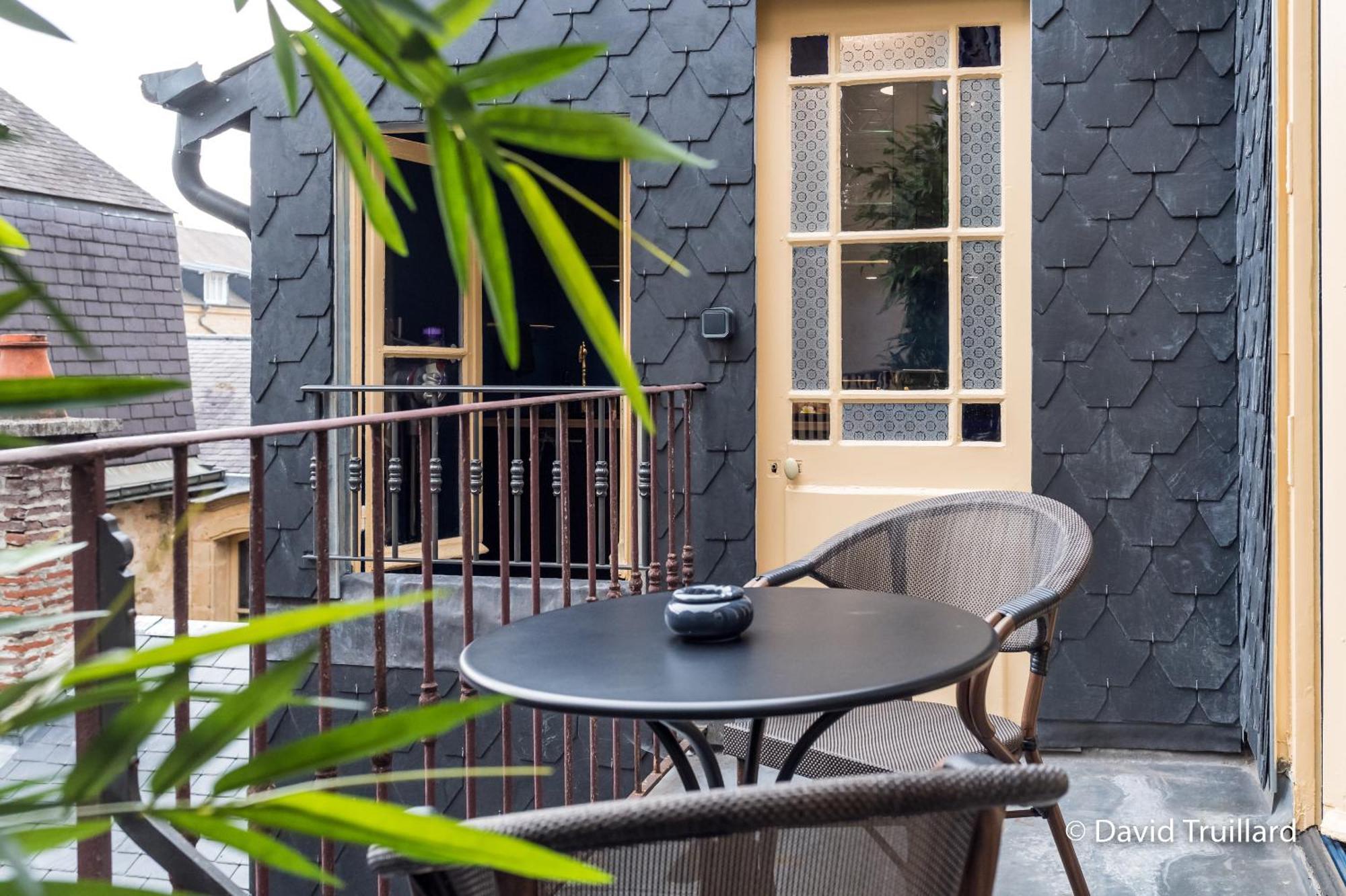 Suites Mana- Studio Art Ducal Avec Terrasse Sur L'Arriere De La Place Ducale Parking Inclus Charleville-Mézières Dış mekan fotoğraf